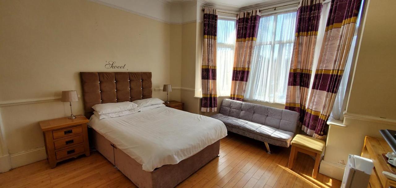 Diamonds Guest House Йорк Екстер'єр фото