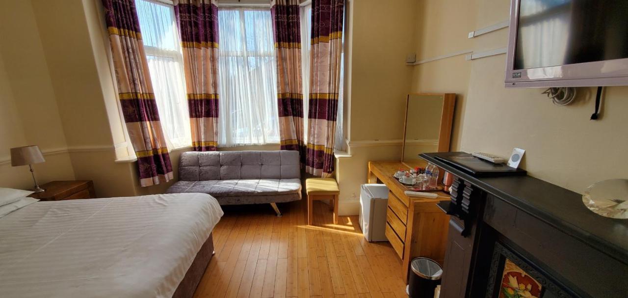 Diamonds Guest House Йорк Екстер'єр фото