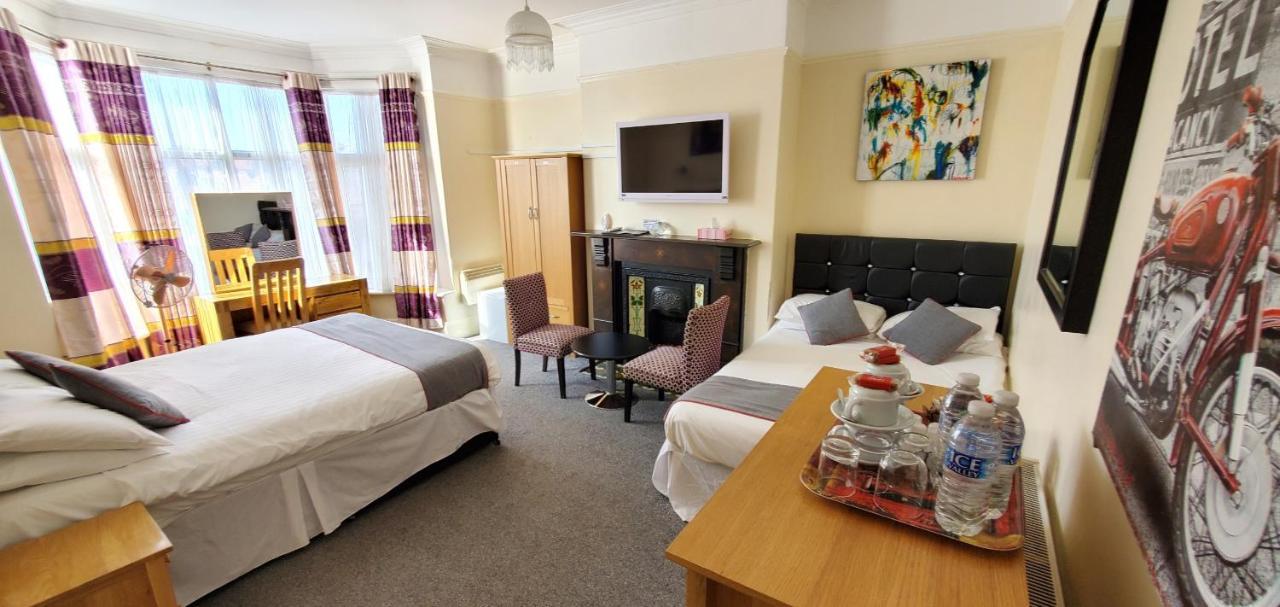 Diamonds Guest House Йорк Екстер'єр фото
