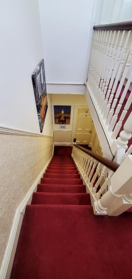 Diamonds Guest House Йорк Екстер'єр фото