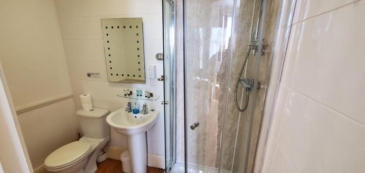 Diamonds Guest House Йорк Екстер'єр фото
