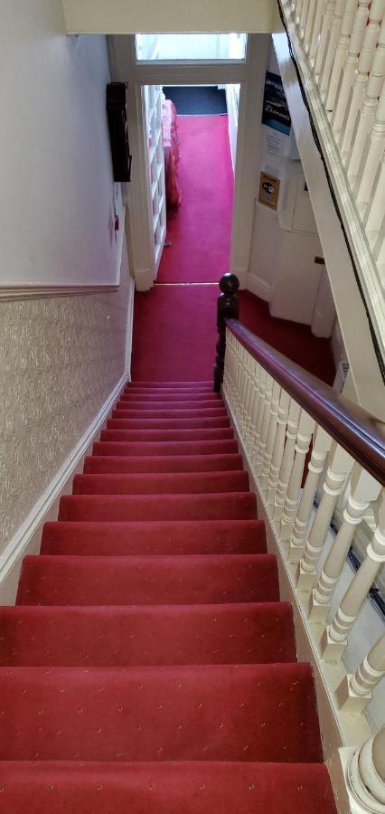 Diamonds Guest House Йорк Екстер'єр фото