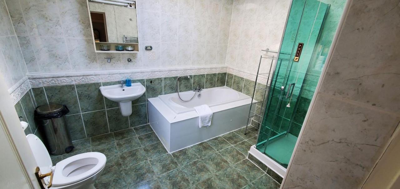 Diamonds Guest House Йорк Екстер'єр фото