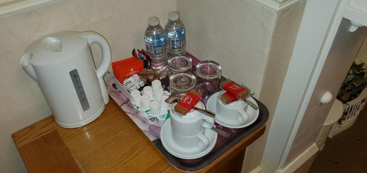 Diamonds Guest House Йорк Екстер'єр фото