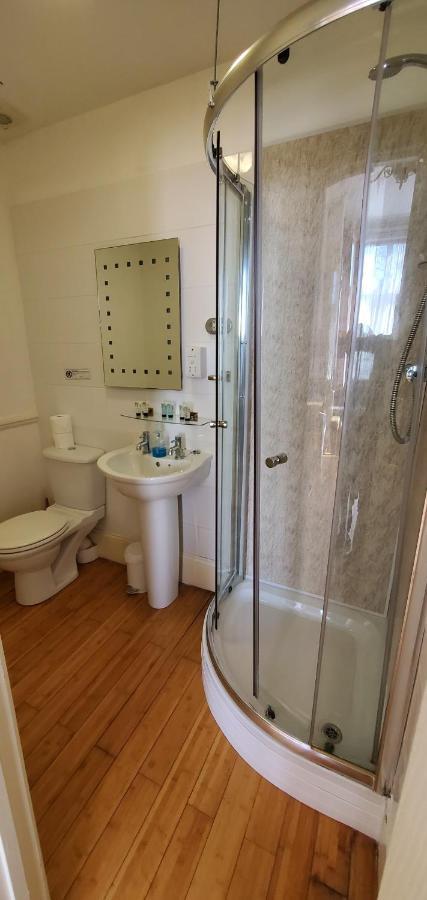 Diamonds Guest House Йорк Екстер'єр фото