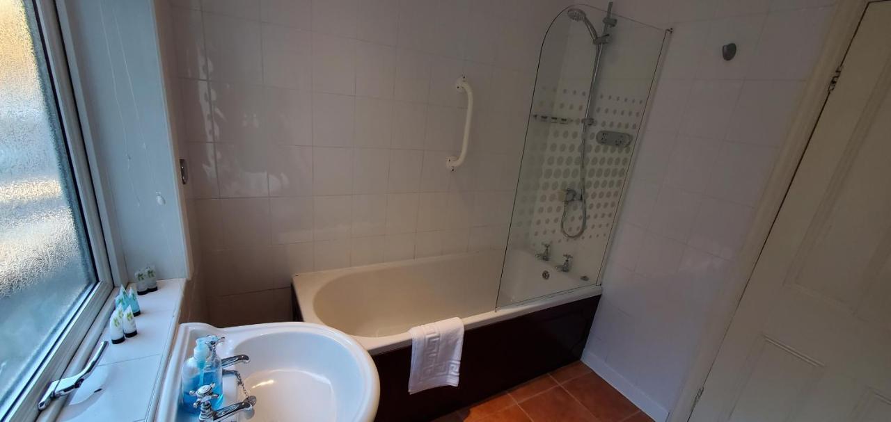 Diamonds Guest House Йорк Екстер'єр фото