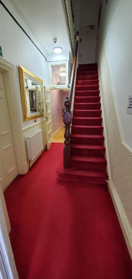 Diamonds Guest House Йорк Екстер'єр фото
