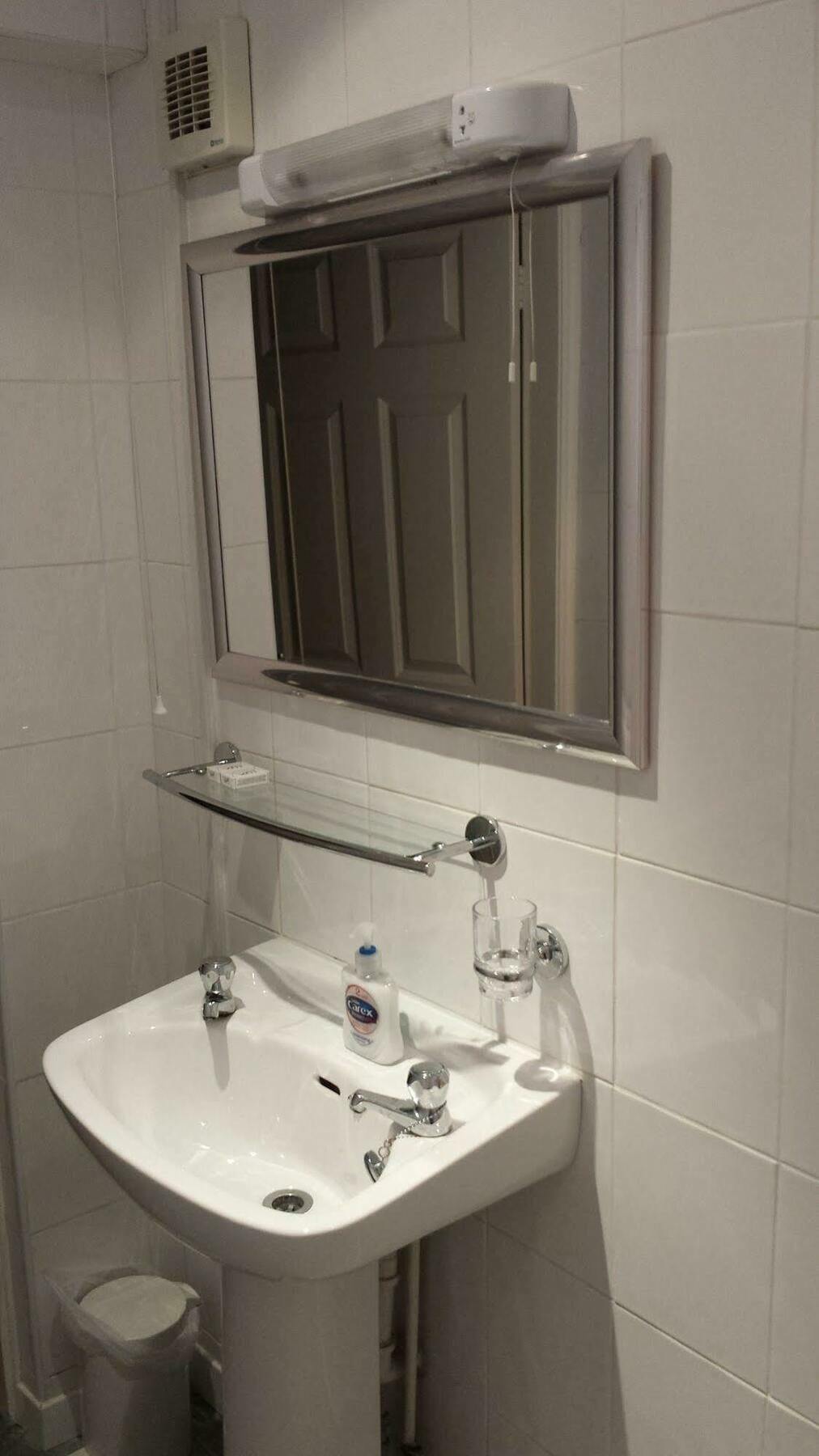 Diamonds Guest House Йорк Екстер'єр фото
