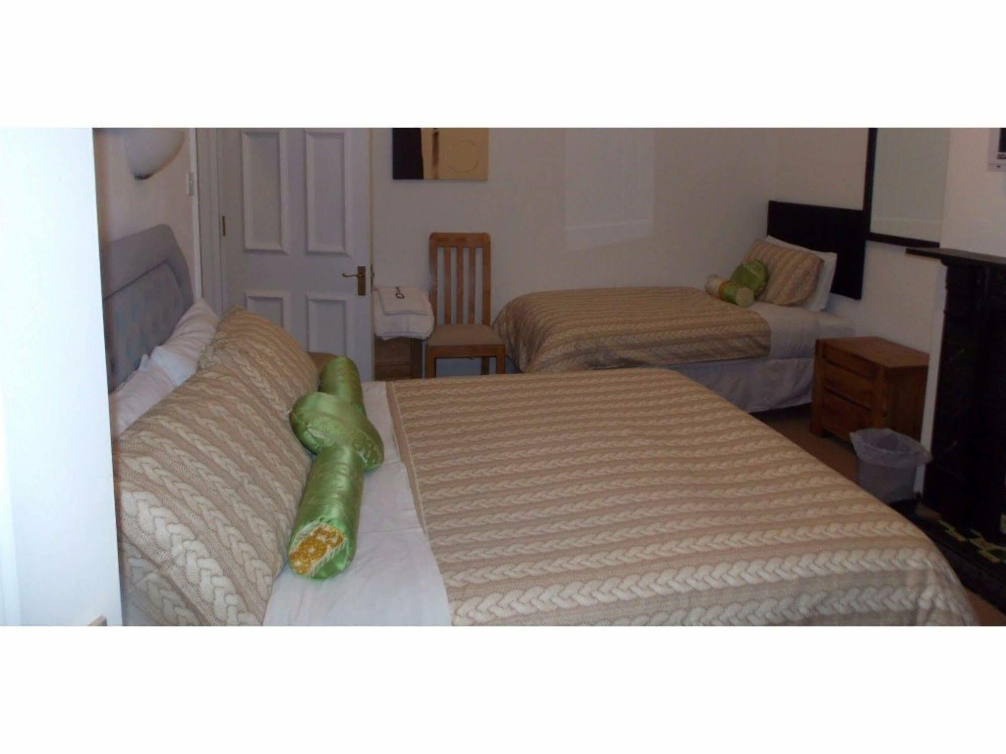 Diamonds Guest House Йорк Екстер'єр фото