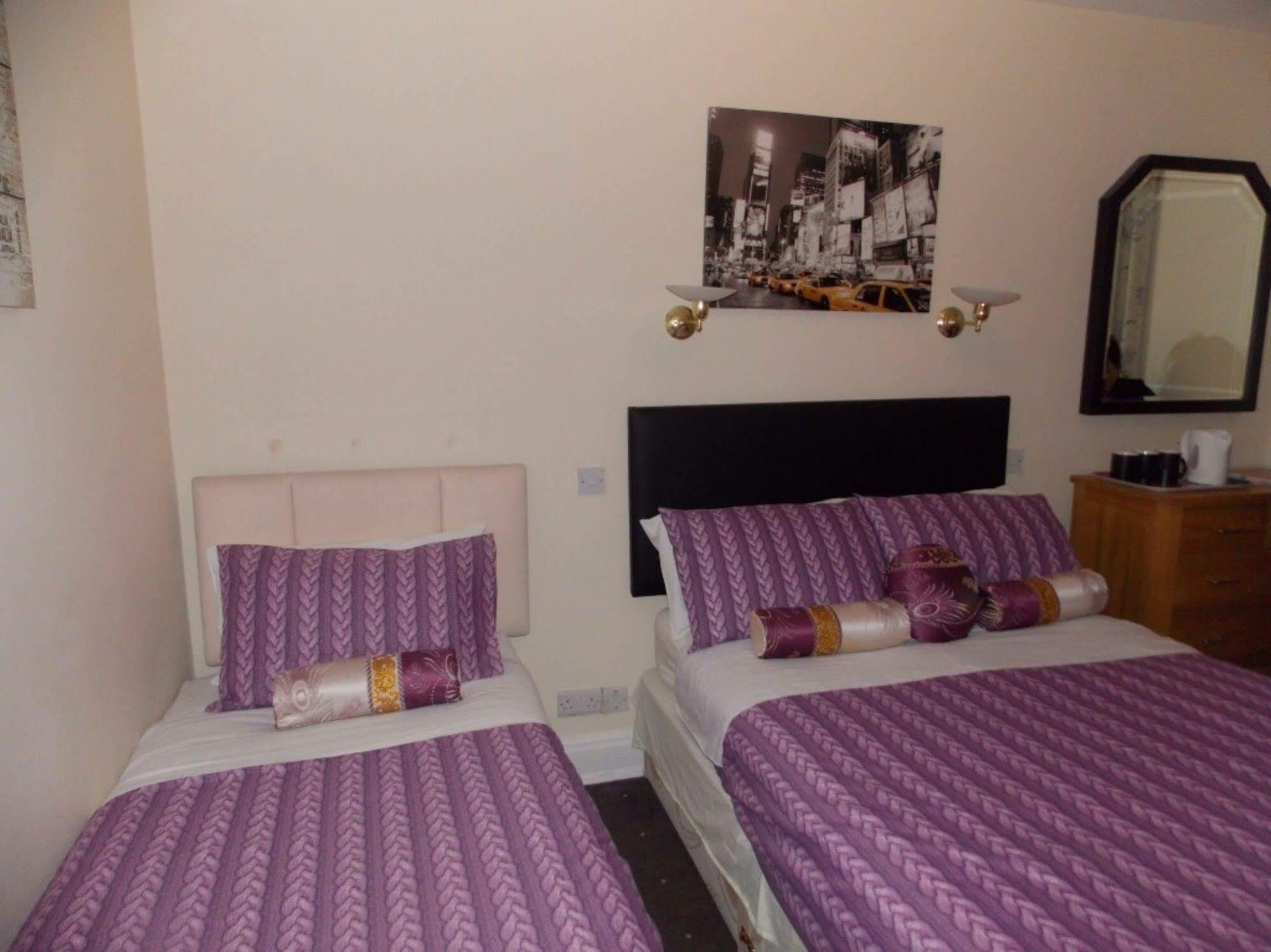 Diamonds Guest House Йорк Екстер'єр фото